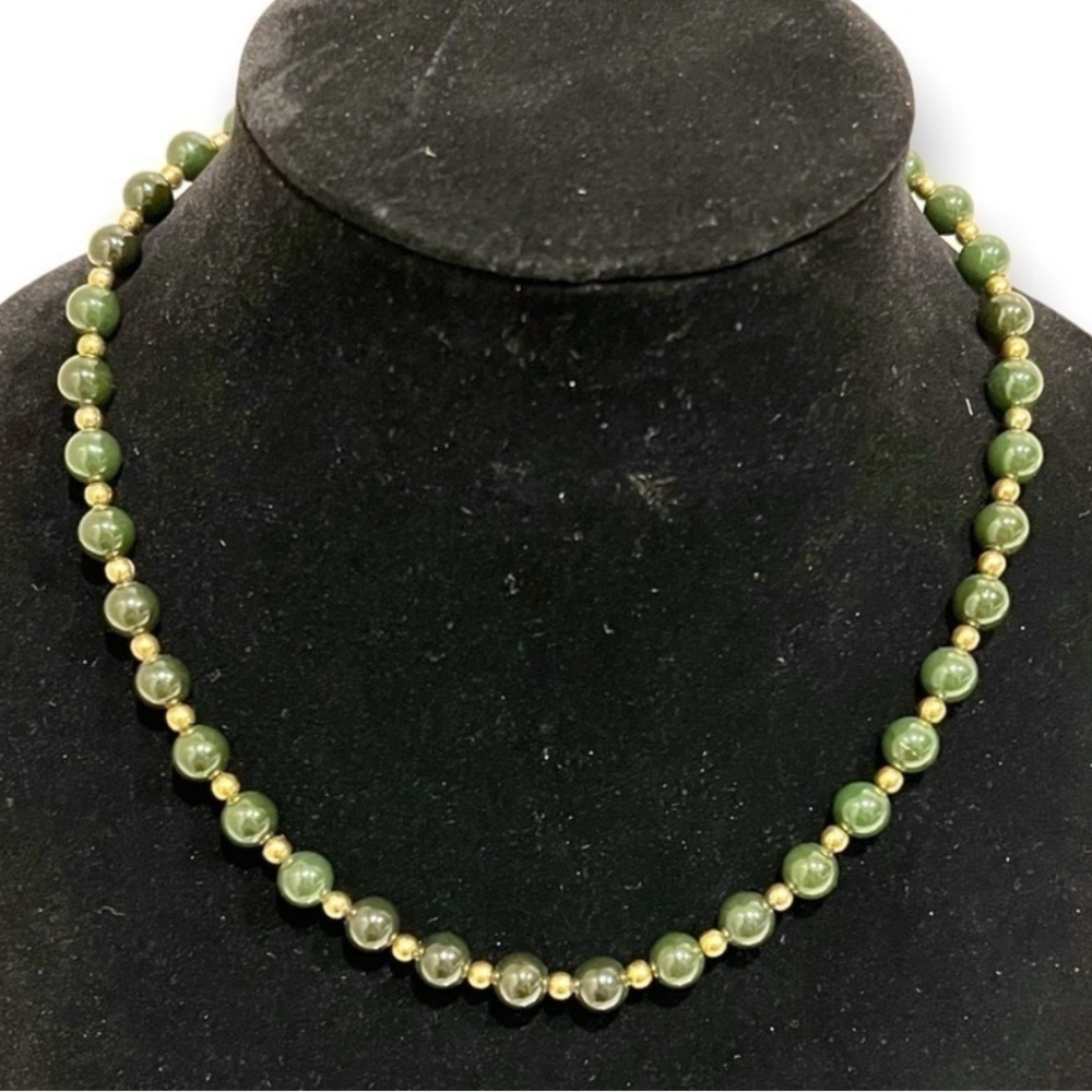 Vintage Chalcedony dark green beads short 8” necklace, unbranded